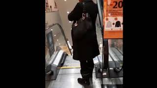 Douala grand Mall   in 1 Minute learn to use an escalator