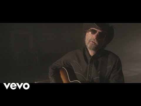 Wheeler Walker Jr. - She's a Country Music Fan (Official Music Video)