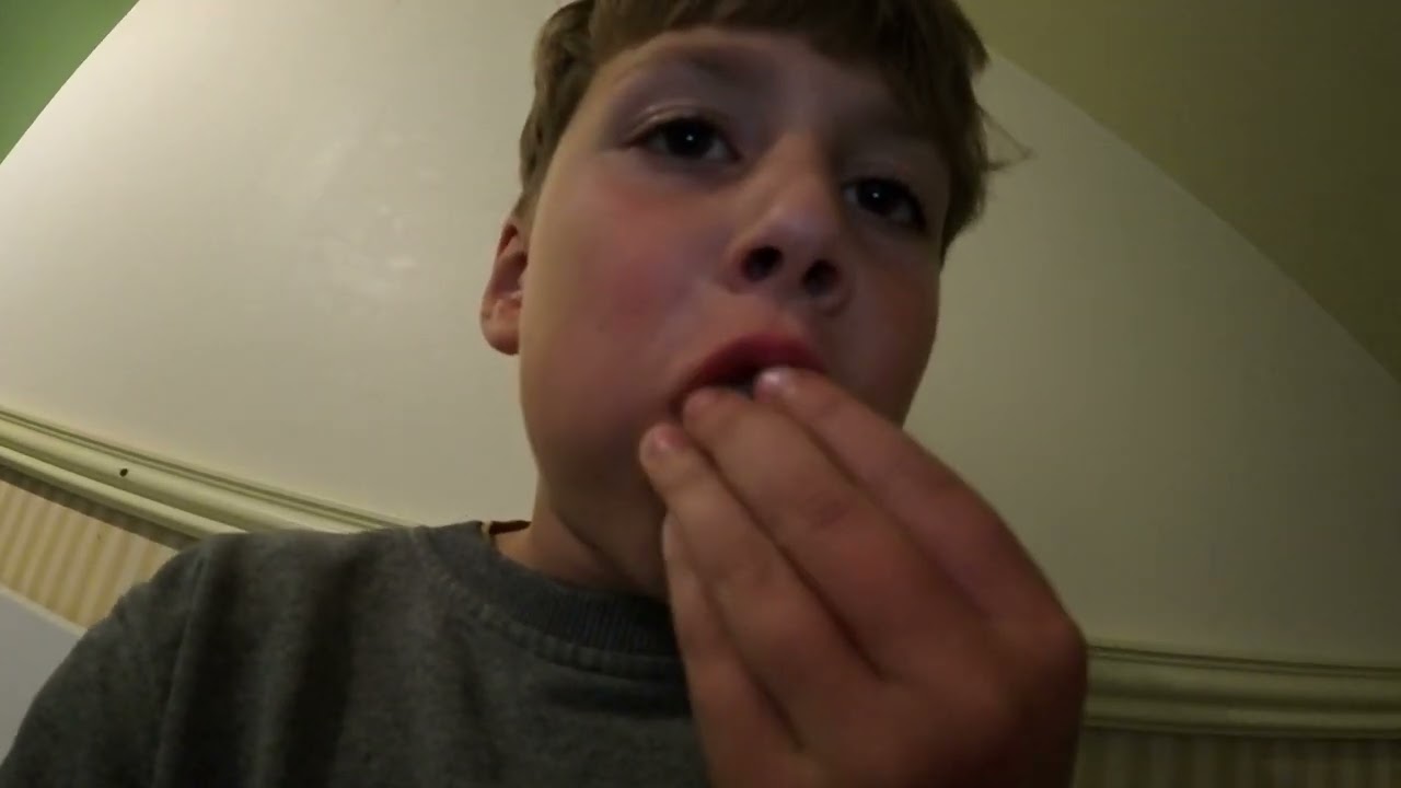 Test paprika popcorn en AA energy drink 🍿🥤