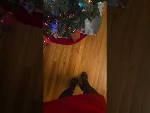 Merry Christmas Lovelies 🎄😘 #latinafeet #heelwalking #satisfyingsounds