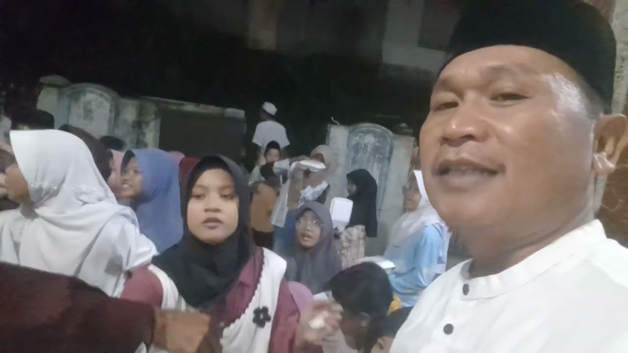 Isro miraj,  pembagian besek anak anak