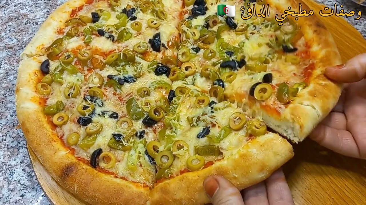 بيتزا 🍕المطاعم الإيطالية مع أطيب صلصة بيتزا بعجين ناجح بدون حليب و زبدة وبيض مع كافة اسرارها 😋