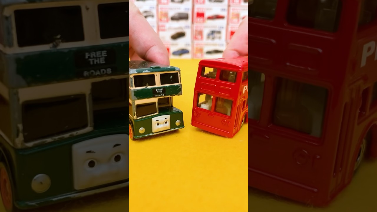 Who’s the London Bus’s best friend among all the buses? 🚌 Tomica & Hot Wheels Friends