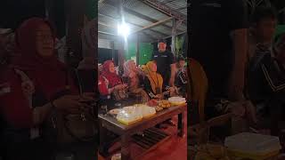 Istri Dalang Ki Eko Suwaryo Nonton Wayang