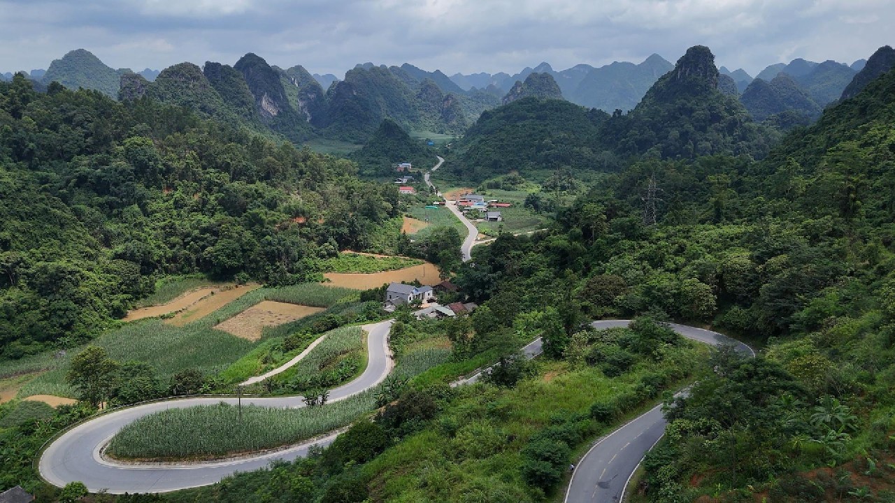Exploring the Stunning Cao Bang Landscape: Lang Son to Ban Gioc Waterfall!