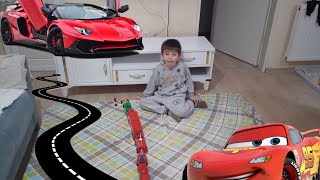 Oyuncak araba videolari! Hotwheelss cars araba taksi kamyon kepçe eglenceli çocuk videolari &amp;