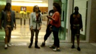 Demi Dançando Na Porta Do Hotel Rj