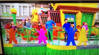 Macy's thanksgiving parade! Questlove and Sesame Street