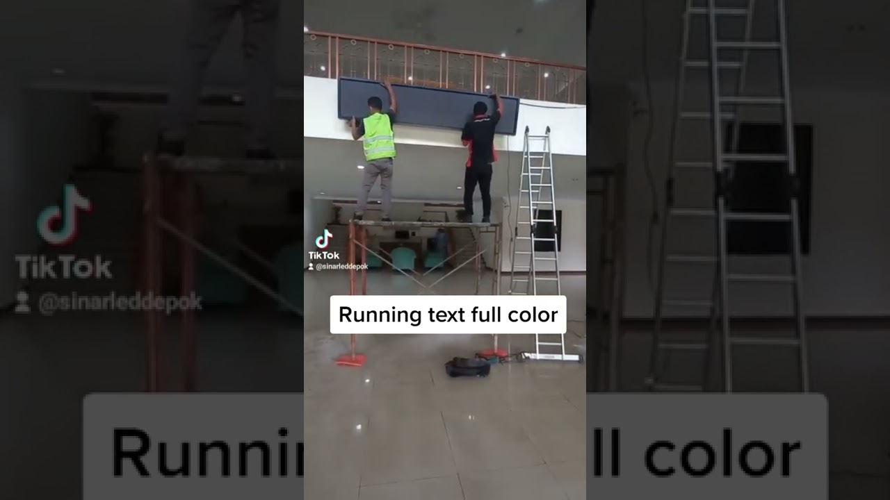 Pemasangan running text full color RGB.