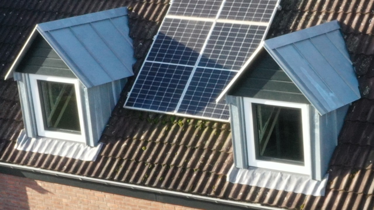 Самостоятельно изготовил 2 красивых мансардных окна в стиле 1950-х годов для нашего дома!