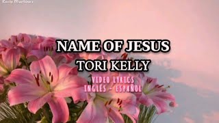 NAME OF JESUS "EL NOMBRE DE JESÚS" - @ToriKelly (Video Lyrics) (inglés - español))