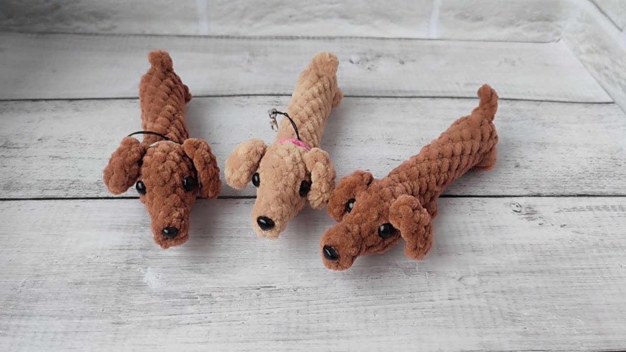 Crochet dachshund dog, mini dachshund / wiener dog tutorial, dog keychain