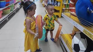 Gia Đình Đi Siêu Thị