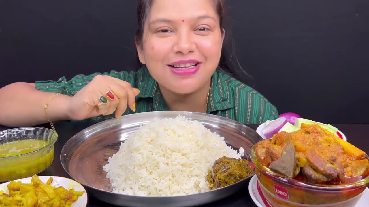 Comfort Lunch Menu,Eating Rice With Khosha Spicy Mutton Er Patla Jhol,Dal,Fulkopi Vaja।