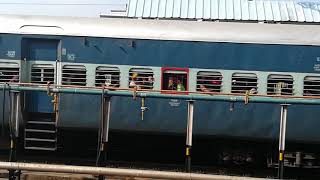 22851 Mangalore Central Santragachi Vivek Express Arrives