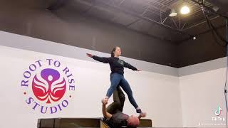 Acroyoga - Flipping Lemoi