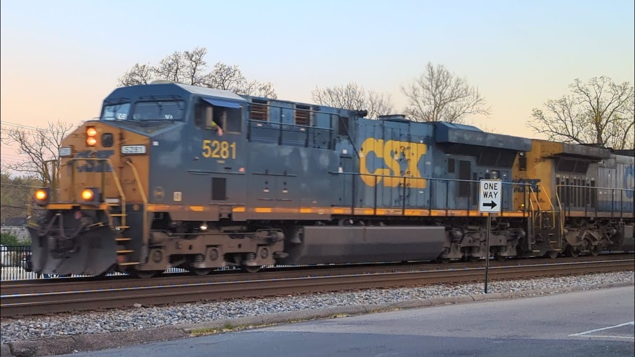 Northbound CSX I142 intermodal on track two - YouTube