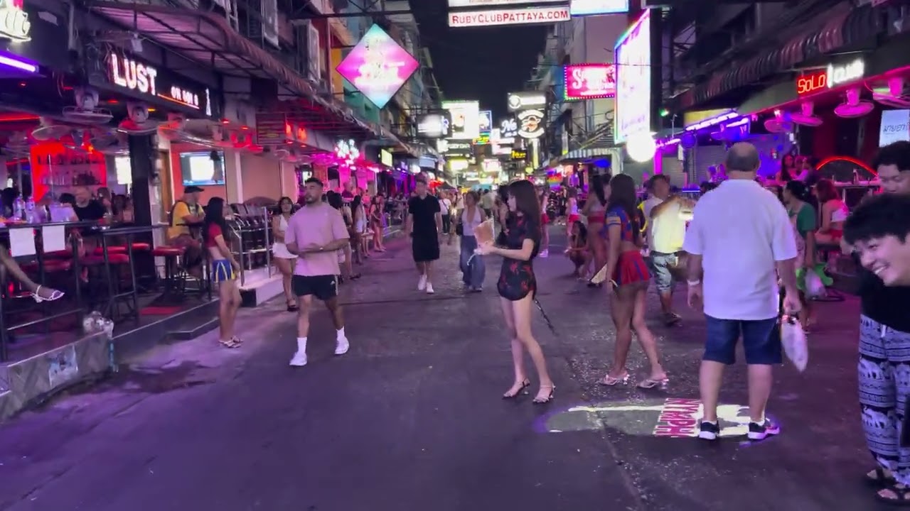 Walking on soi 6 Pattaya 18 nd of January at 