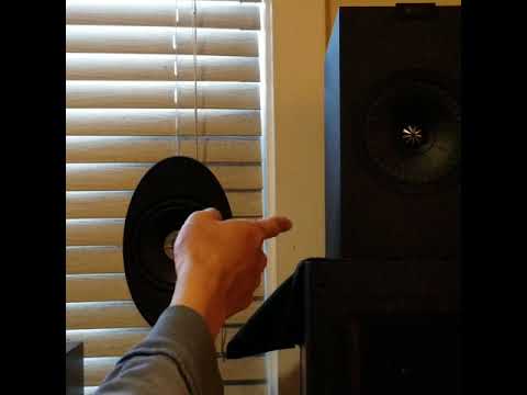 KEF Q150 vs KEF 3001SE no Sub. featuring spectrum analyzer.