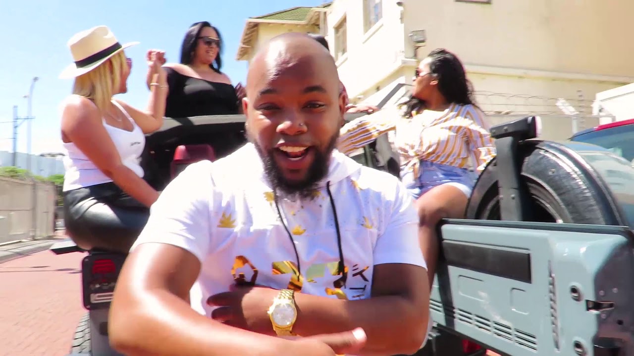Guarda Dub.L.C - B2 (Official Music Video) su YouTube Guarda Dub.L.C - B2 (Official Music Video) su YouTube