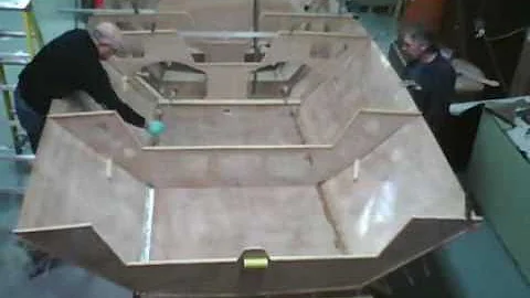 Time Lapse: i550 Sport Boat built with WEST SYSTEM...