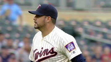 CWS@MIN: Santiago catches Abreu looking on strikes