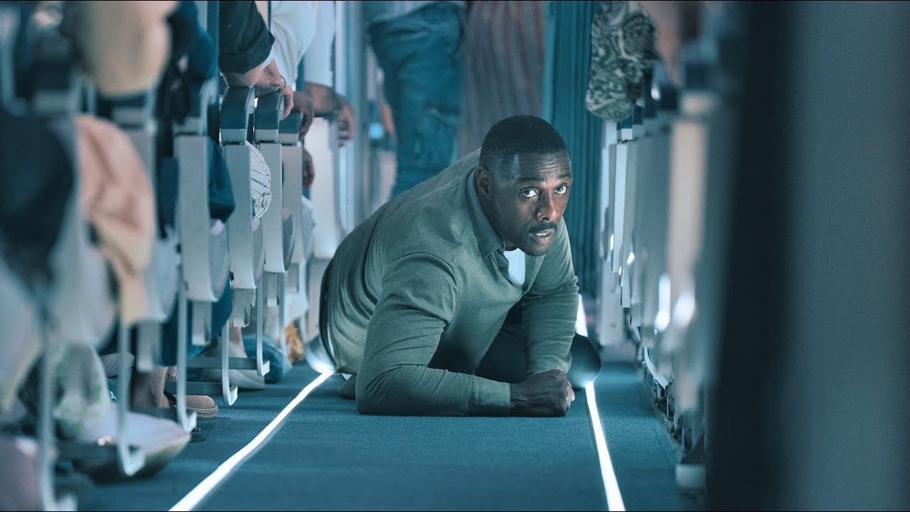 Бизнесмен с IQ 999 присоединяется к угонщикам, чтобы обмануть их и спасти самолет