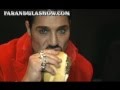 Ricardo Fort comiendo choripan en la calle. Video de @FarandulaShow