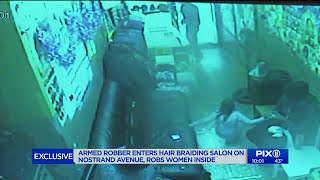 Thief locks victims inside beauty salon during robbery in Brooklyn: cops