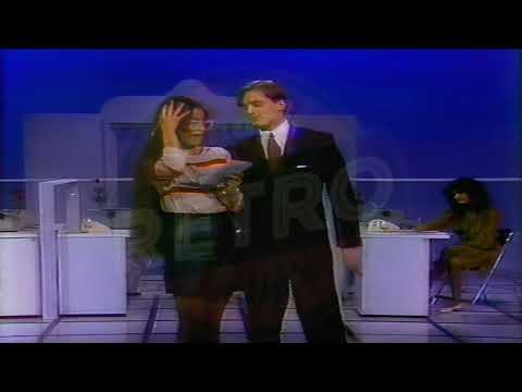 POBRE SECRETARIA - DANIELA ROMO | CLIP EXCLUSIVO
