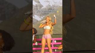 Zara Larsson FUNNIEST reaction to crowd dolphin pose