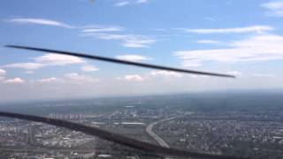 Flug in Richtung Frankfurter Skyline mit einer Robin 400