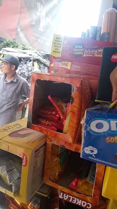 penjaga warung Tante montok