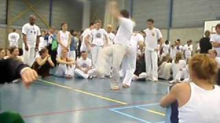 Zagueirao joga capoeira.AVI