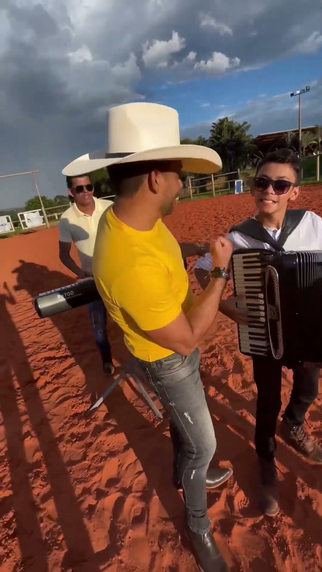 Essa música forró do meu Goiás já estourou nos quatro cantos do Brasil com o fenômeno Leãozinho #bo