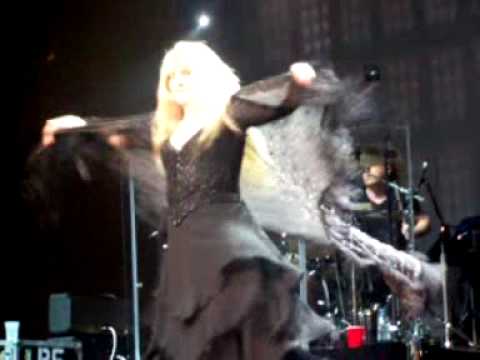Stevie Nicks - Stand Back - The Twirl - Gold Dust Tour - Sydney - 2006