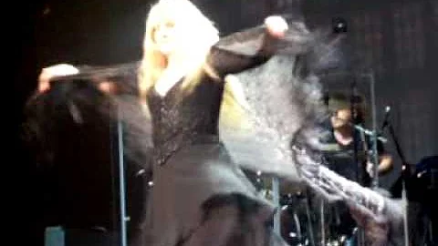 Stevie Nicks - Stand Back - The Twirl - Gold Dust Tour - Sydney - 2006