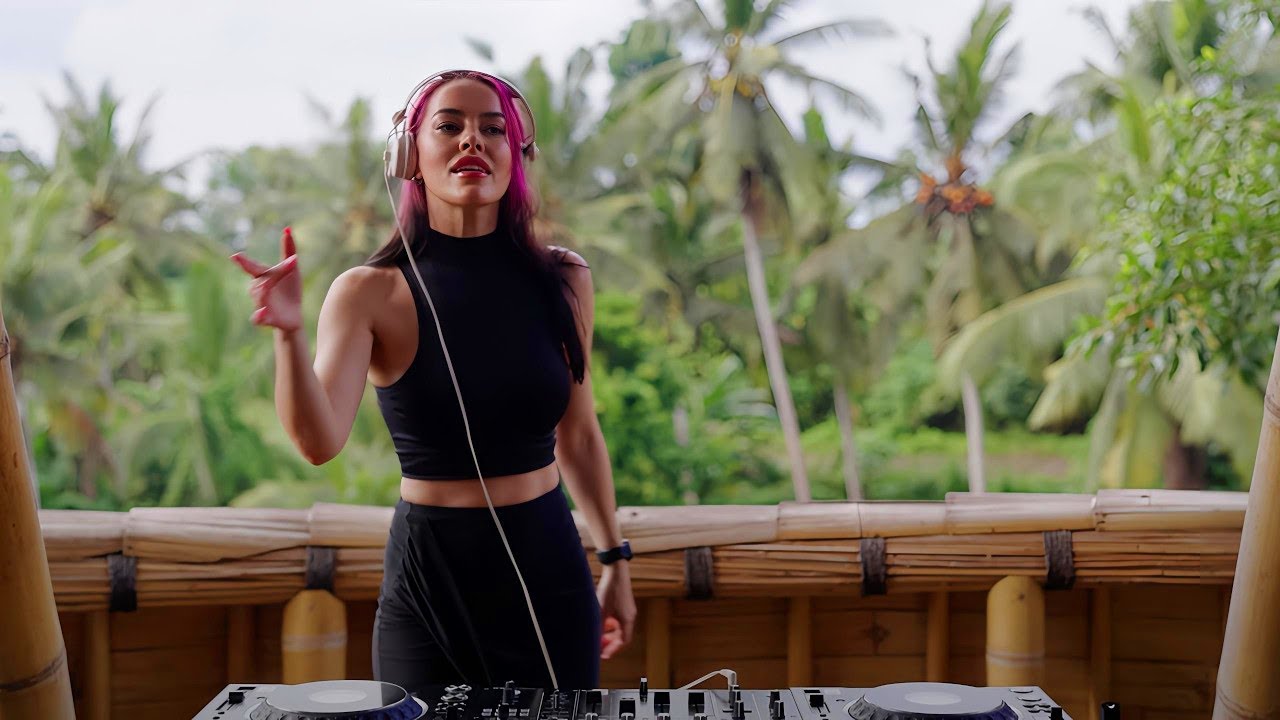 Melodic House & Techno 2025 - Deep Woods 