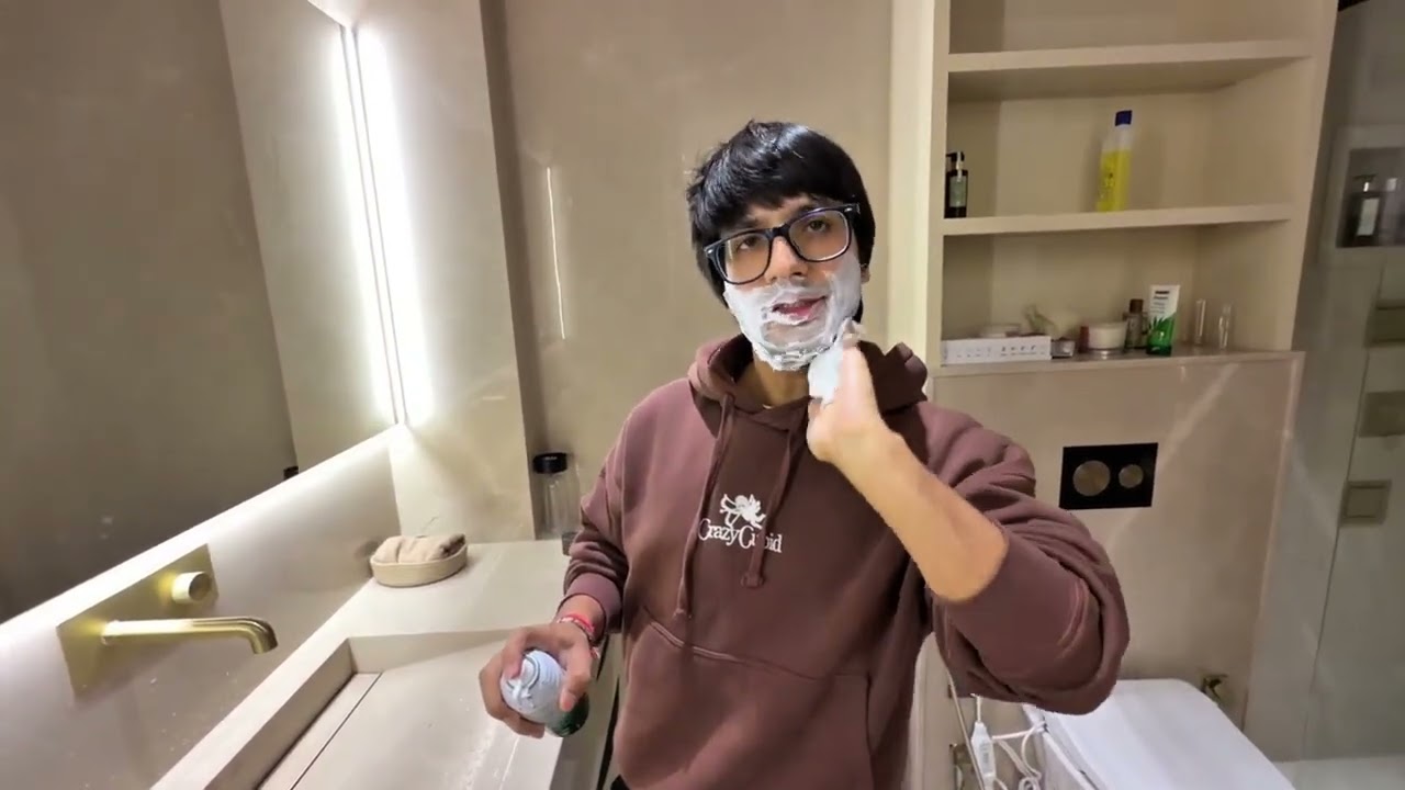 Kunail ke liye gift aaya aur Sourabh Joshi usko reveal kar rahe hain