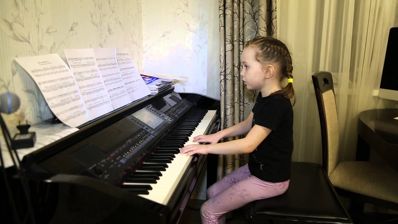 Пою 3 видео. Вика Старикова 6 лет. Петь на пианино.