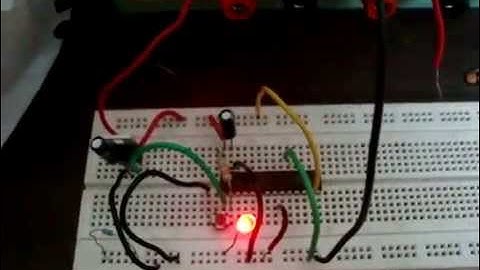 PIC Simple I/O - LED Blink or Hold