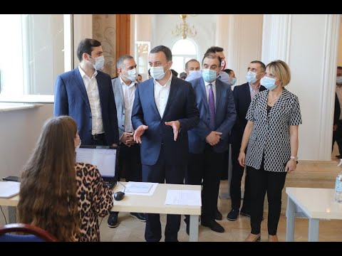 პრემიერი ბათუმის სახელმწიფო უნივერსიტეტში ვაქცინაციის პროცესს გაეცნო