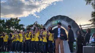 Frosinone in festa: la squadra solleva il trofeo della Serie A davanti ai suoi tifosi