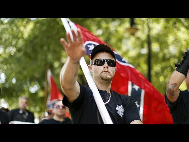 EUA: Ku Klux Klan manifesta-se contra a retirada da bandeira da Confederação