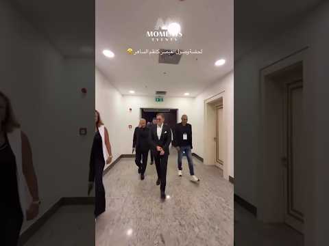 لحظة دخول كاظم الساهر للمسرح من حفل اليوم بإسسطنبول