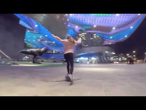 부산 센텀에 영화의 전당에서 롱보드!