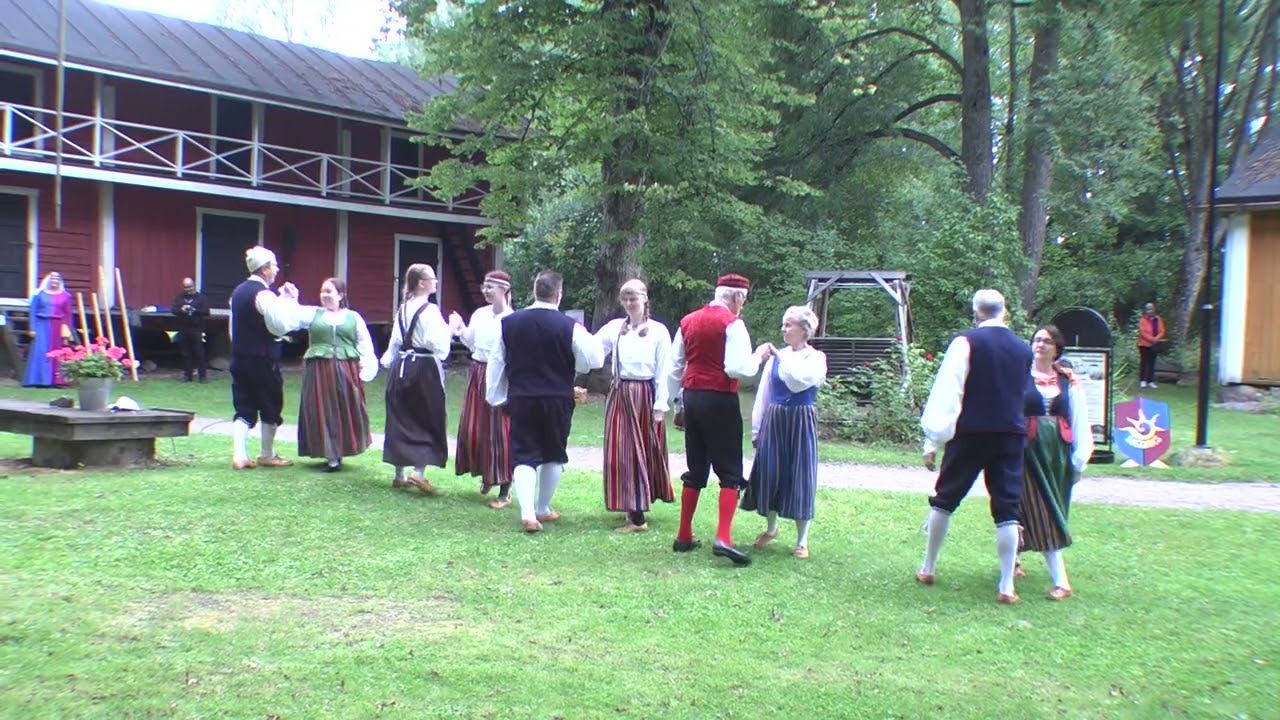 Keravan Kansantanssijat: Karjalasta Keravanjoelle. Heikkilänmäellä