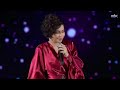 معجب اجنبي يفاجئ شيرين علي المسرح ويجيبلها شيكولاته اشتركوا بالقناة 