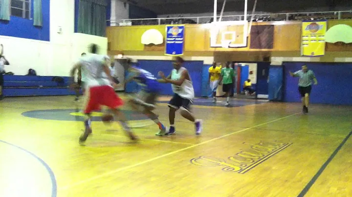 Larry Paschal Dunks in Scrimmage
