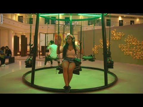 سعودية تدمج البدوي والعصري بأرجوحة تكي وحكي